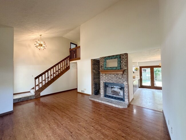 Building Photo - AVAILABLE NOW! Updated 3 Bed/2.5 Bath, 2 Car Garage - Close to Purdue & West Laf. Schools