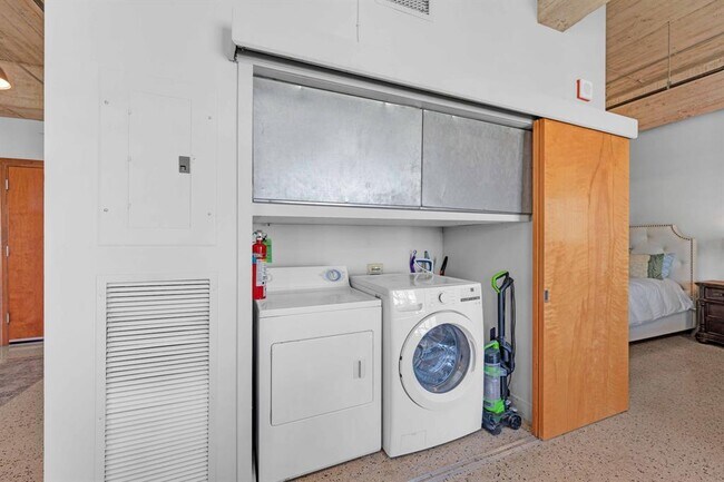 Building Photo - 710 Colorado St