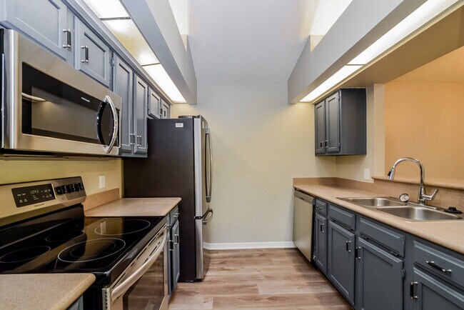 Building Photo - Inviting Home in Sanford, FL