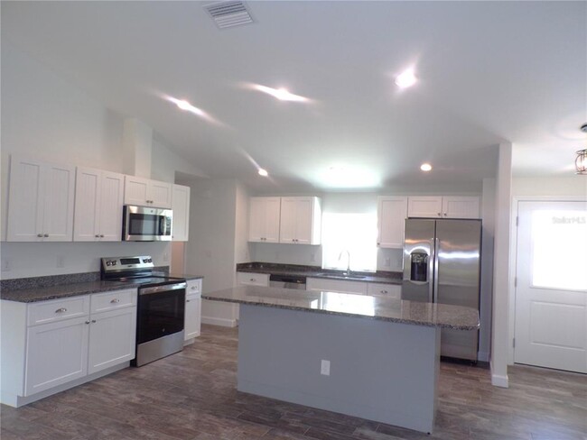 Building Photo - 2989 Pinetree St