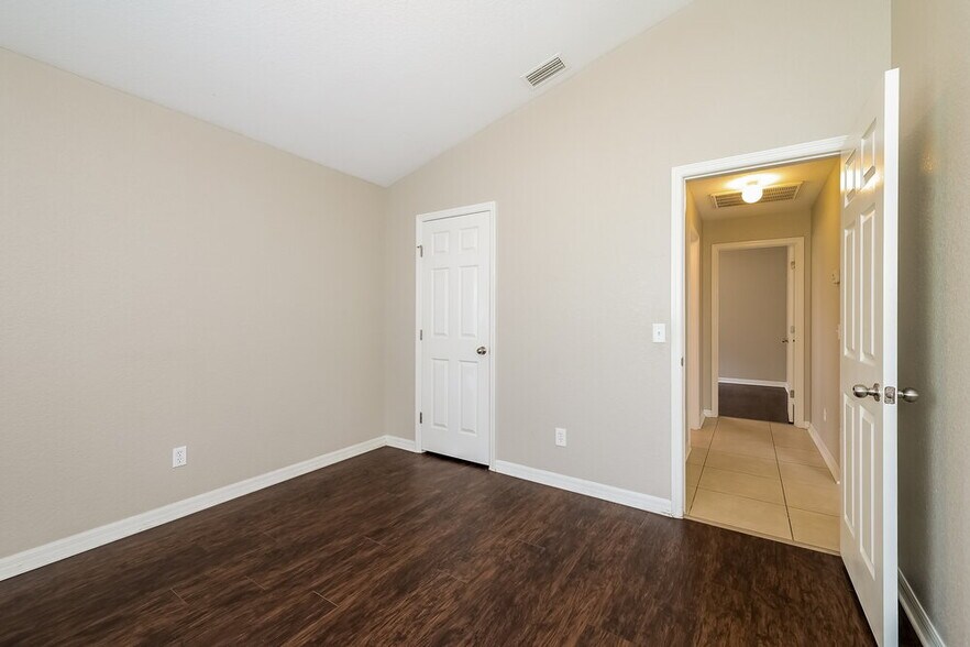 Building Photo - 202 Tower View Dr W