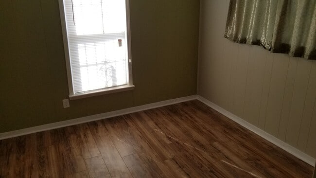 Building Photo - 514 McArthur Dr