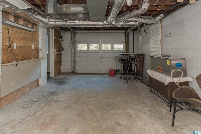 Building Photo - 615 Broadway St