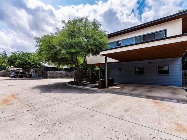 Building Photo - 2101 Montopolis Dr
