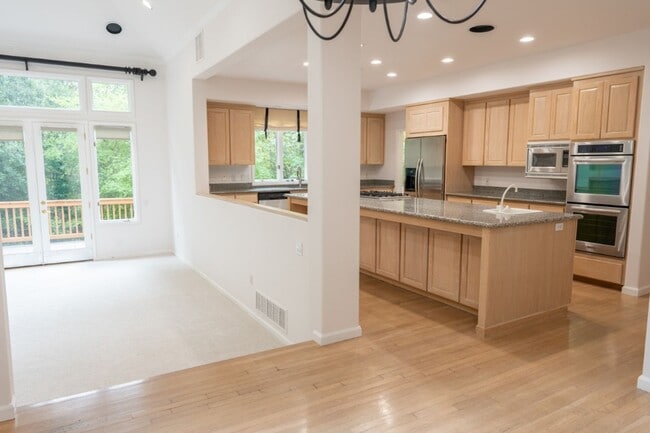 Building Photo - 4bd/3.75ba