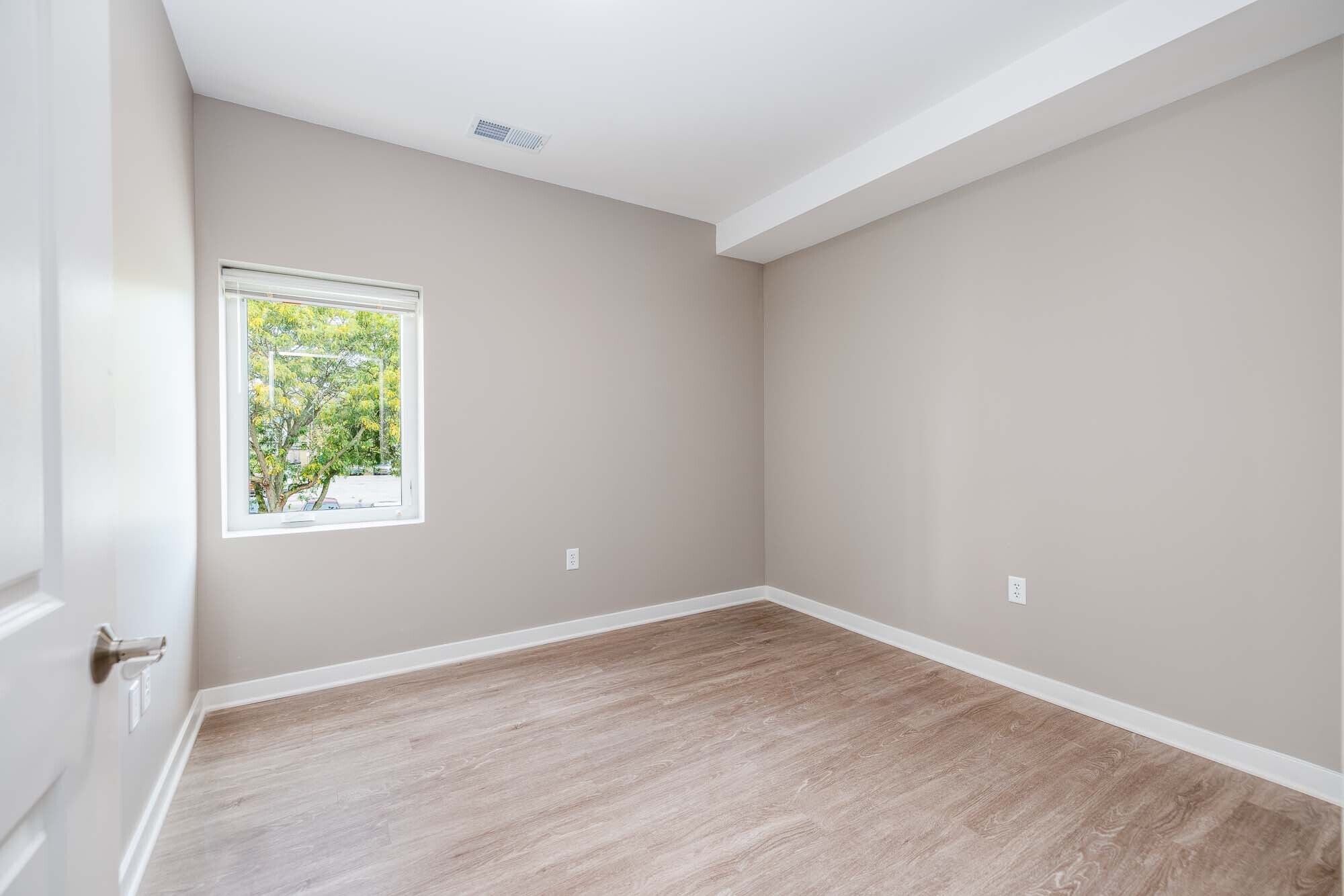 Building Photo - 5 Chestnut St