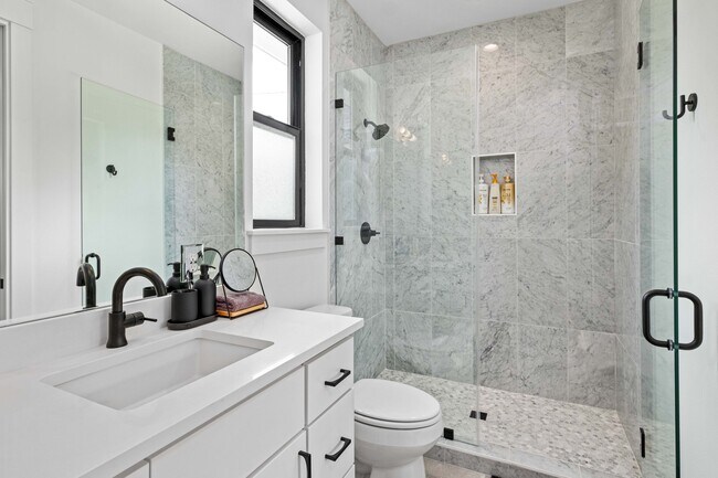 Attached Master Bath - 1709 Taylor Gaines St