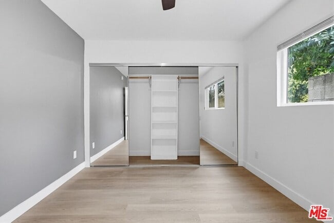 Building Photo - 222 S Ave 63