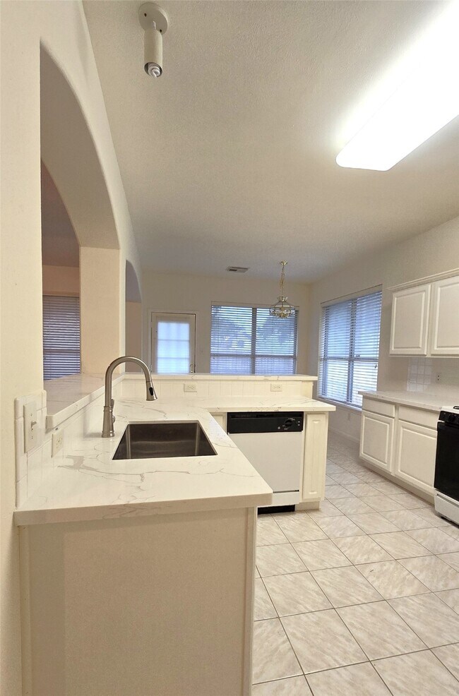 Building Photo - 12723 Orchard Summit Dr