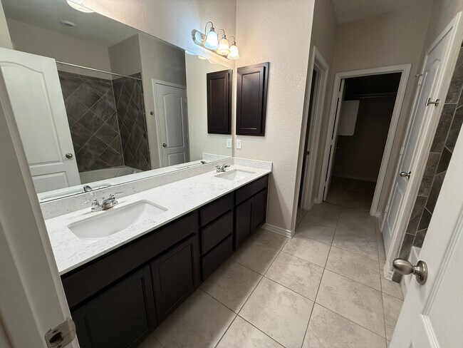 Building Photo - 675 Pebble Bend
