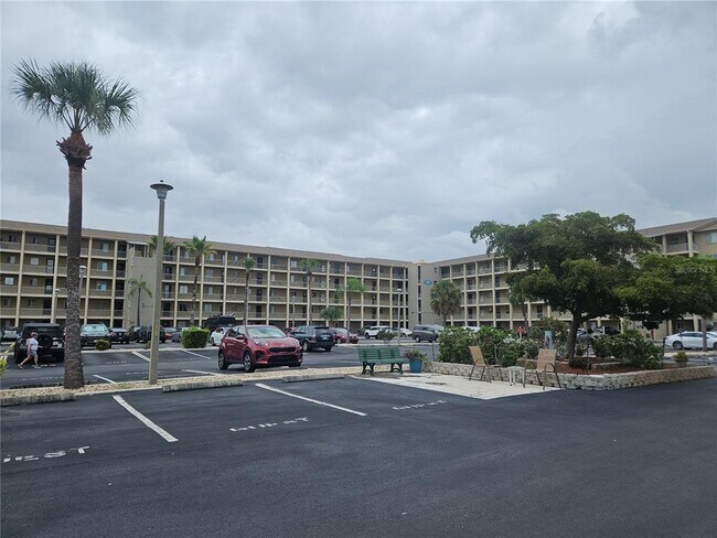 Primary Photo - 3592 Lake Bayshore Dr