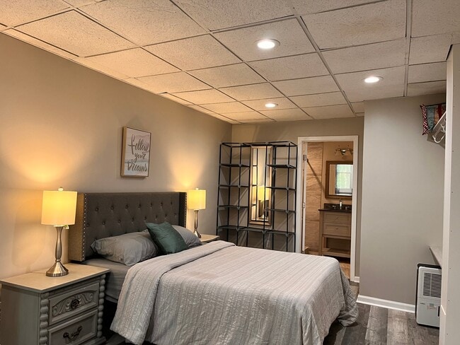 Building Photo - 2-4 Hickory Ridge