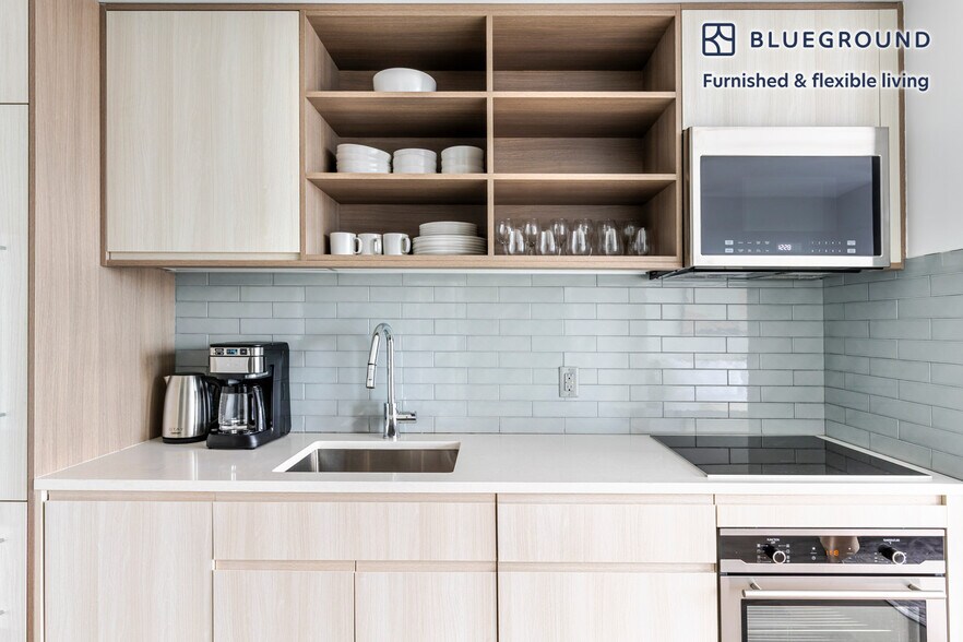 Building Photo - 275 S 5th St