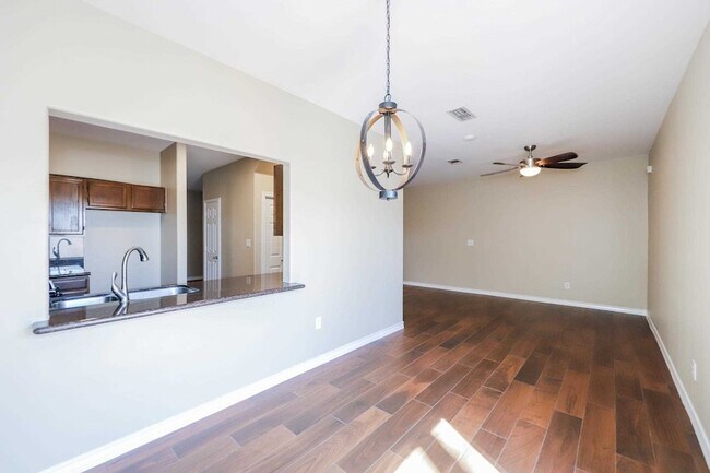 Building Photo - 2445 Monarch Dr