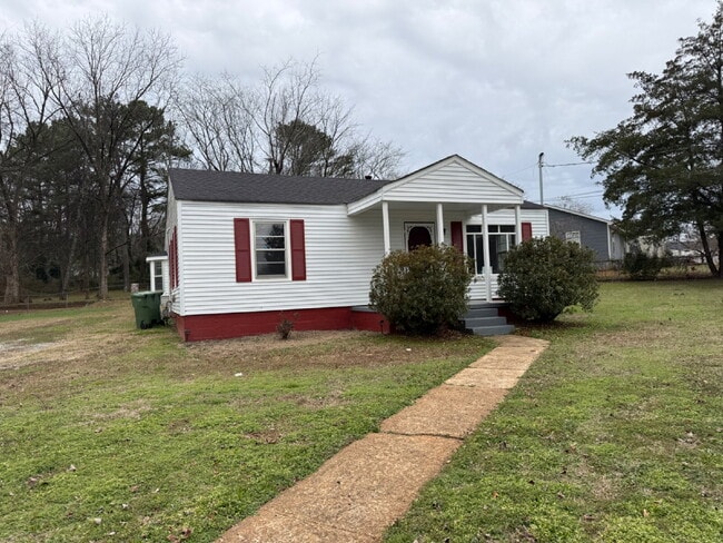 Building Photo - Section 8 Welcome!!! "Charming 4-Bedroom Home in Huntsville's Heart - 1,419 Sq. Ft. of Comfort!"