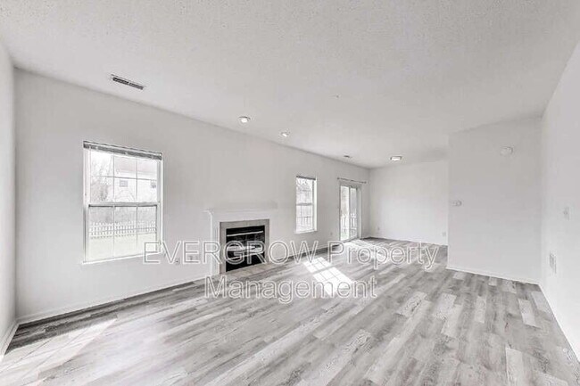 Building Photo - 7139 Kimble Dr