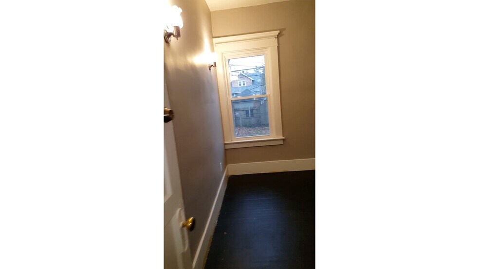 Building Photo - 126 Lisbon Ave