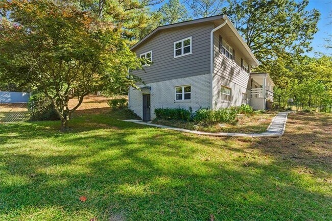 Building Photo - 3268 Briarwood Blvd