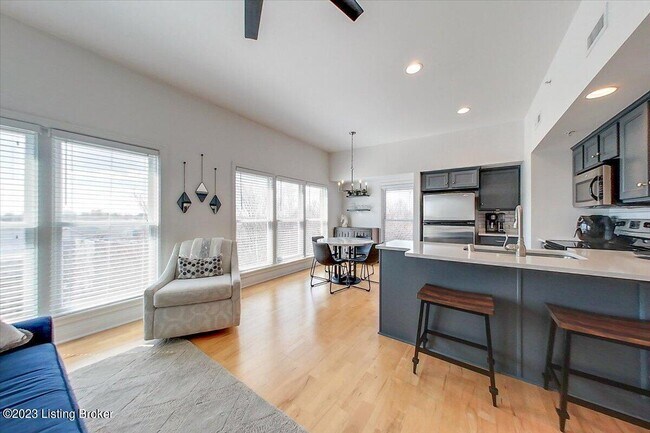 Building Photo - 10605 Meeting St