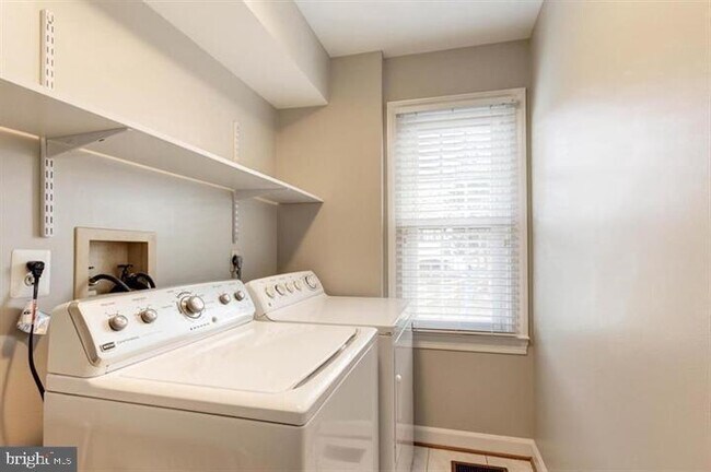 Building Photo - 14213 Floral Park Dr