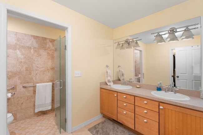 Building Photo - Reese's Retreat!!  2 BR + Den/2.5 BA White...