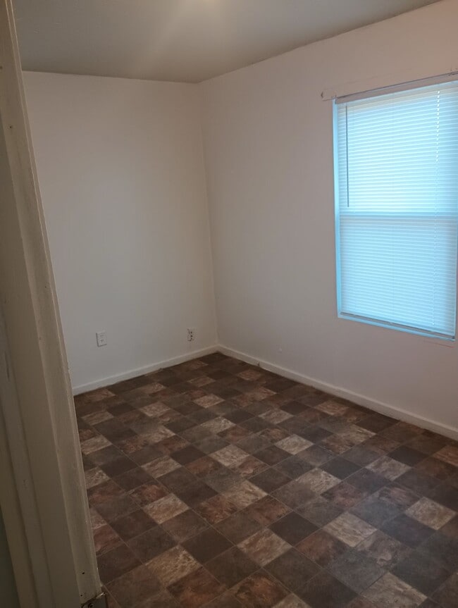 Building Photo - 4170