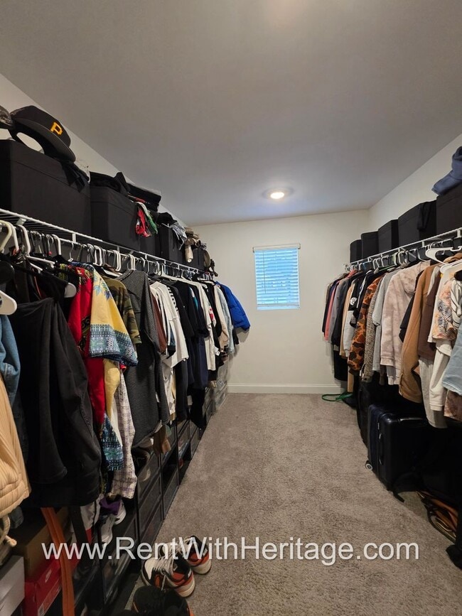 Building Photo - Amazing 5 Bedroom/ 3 Bath Home in Sweetwater, a Swim Tennis Community/ Attention to Detail / Grea...