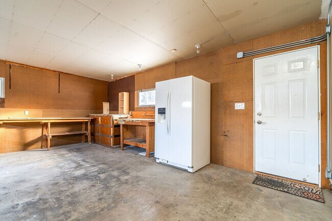 Building Photo - 204 19th Ave NW