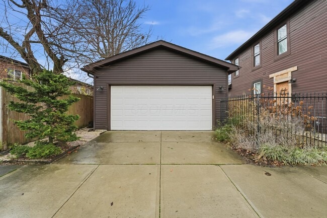 Building Photo - 905 McAllister Ave