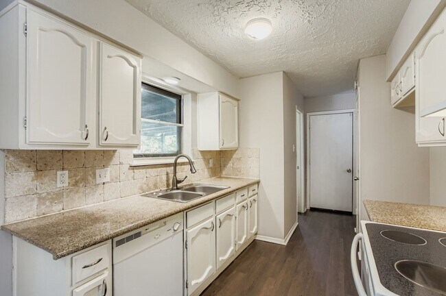 Building Photo - 9506 Landry Blvd