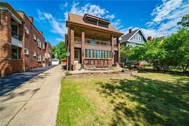 Building Photo - 14724 Clifton Blvd