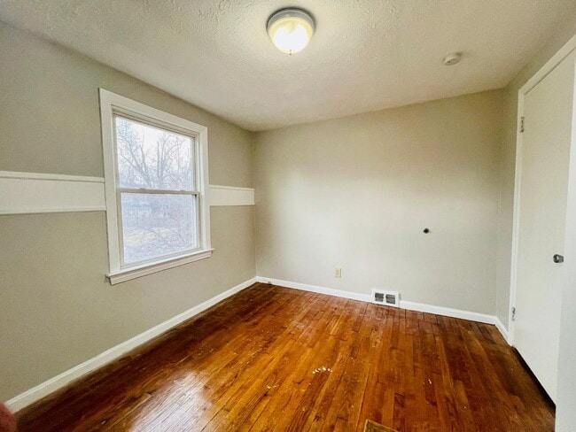 Building Photo - Bluestone Charm