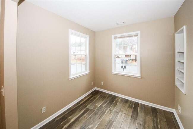 Building Photo - 170 Windcroft Ln NW