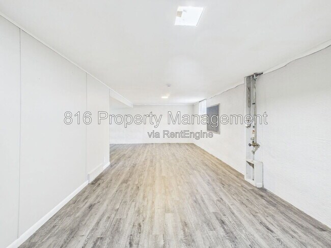 Building Photo - 8511 Crystal Ave