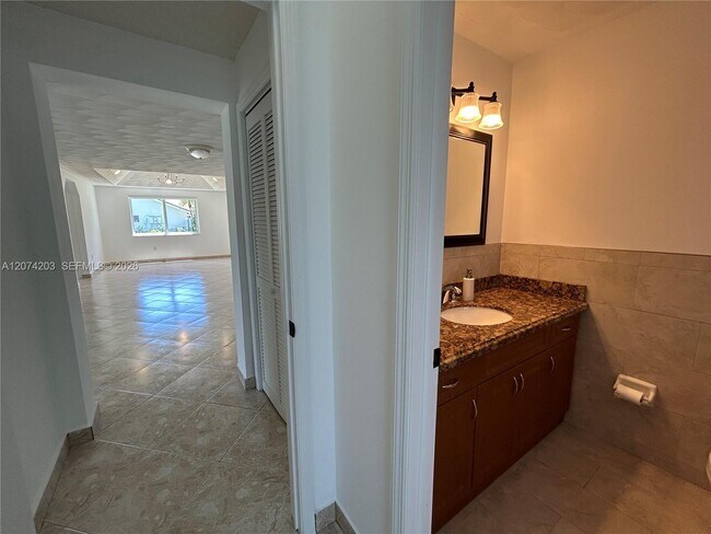 Building Photo - 6611 SW 99th Ave