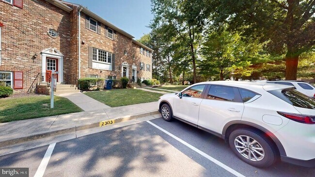 Building Photo - 2303 McGregor Ct