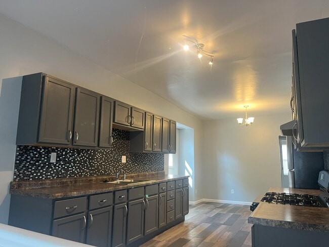 Building Photo - 117 W 36th St