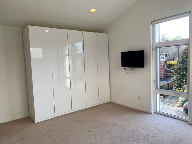 Building Photo - Mount Baker/Columbia City Townhome