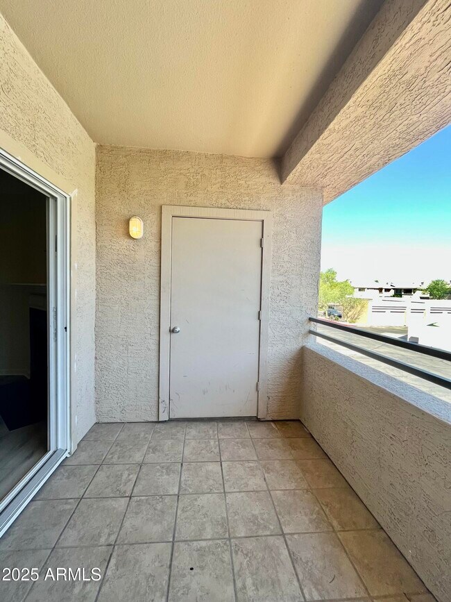 Building Photo - 16013 S Desert Foothills Pkwy