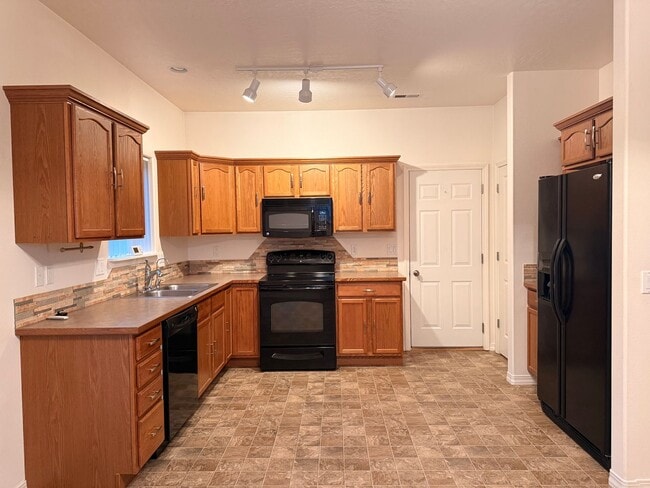 Building Photo - Home in the Landings