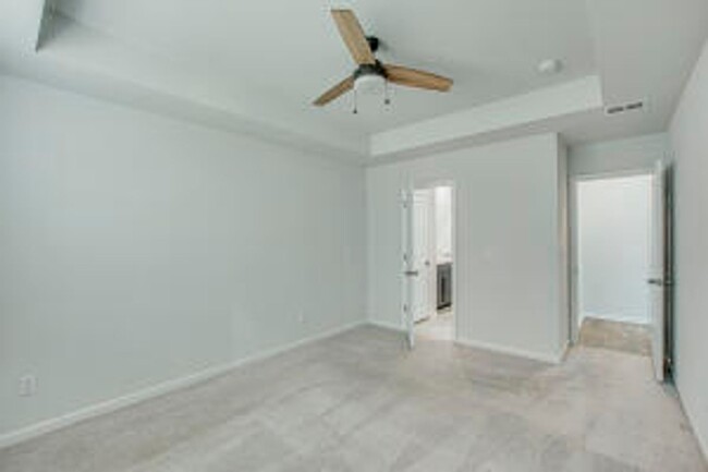 Building Photo - Tanner Plantation 3 story 6 Bedroom and 4....