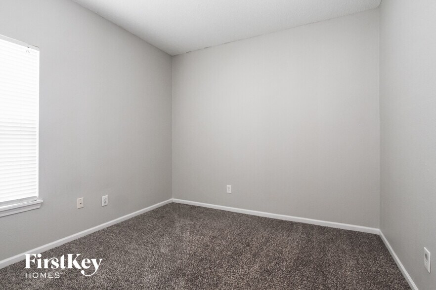 Building Photo - 8119 Corktree Dr