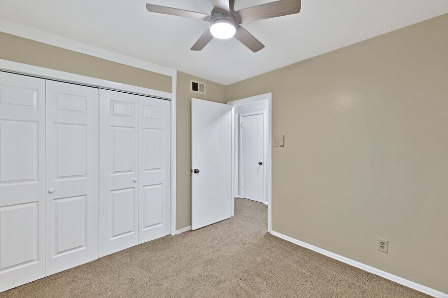 Building Photo - 4014 Sun Valley Dr