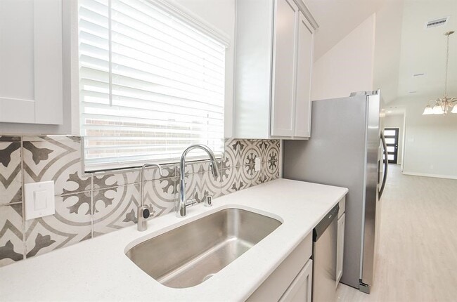 Building Photo - 7402 Sunlit Hbr Dr