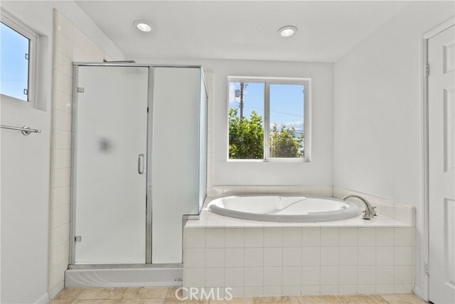 Building Photo - 9427 Lemona Ave
