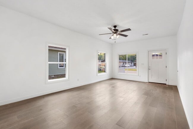 Building Photo - Modern 2 Bed | 1 Bath Home