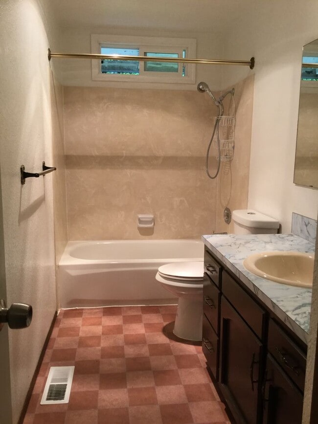 Building Photo - Spacious Mukilteo Rambler in Harbor Pointe – 3BR, Deck & Private Backyard