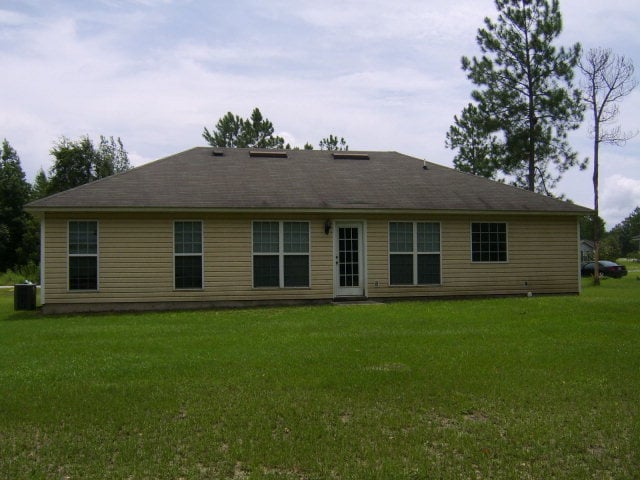 Building Photo - Charming 3BR/2BA Home with Open Floor Plan, Vaulted Ceilings & 2-Car Garage