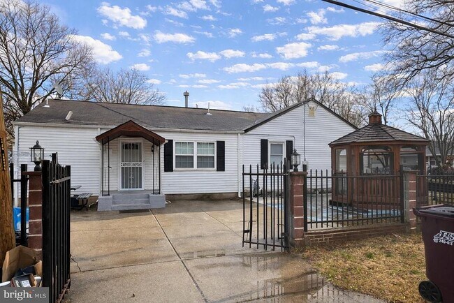 Building Photo - 4800 Madison St