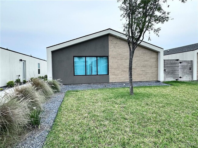 Building Photo - 1308 E Iris Ave